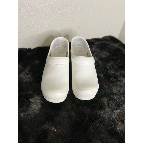 Dansko size 37 US 6.5 - 7 Leather Clog Comfort Professional Nurse shoes - Picture 1 of 7